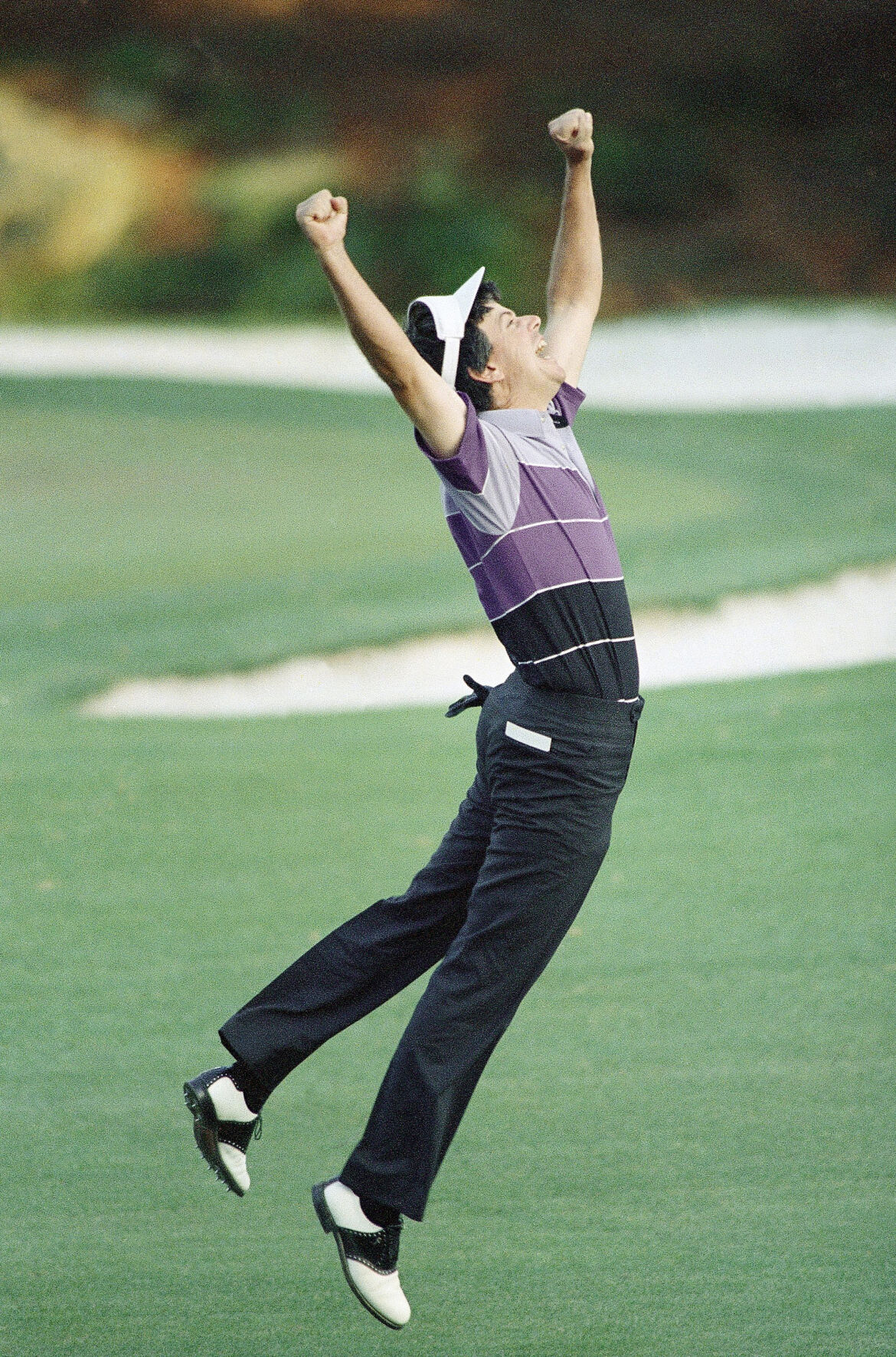 1987: Larry Mize hits 48-foot chip shot to defeat Greg Norman in sudden death at Masters